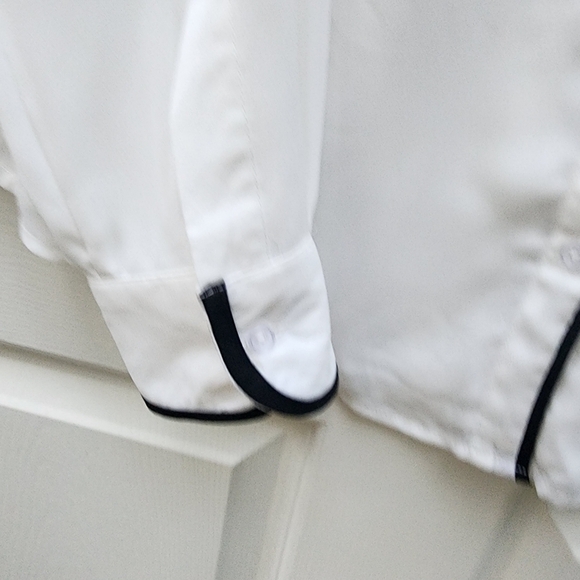 T Tahari White Button Down Blouse Size XL with Black Trim - Picture 8 of 12
